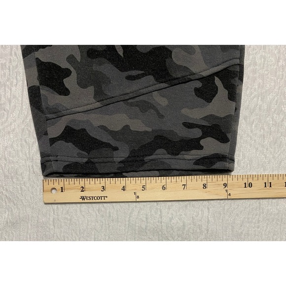 Brooklyn Cloth Camo Sweat Shorts Mens Size Small Zipper Pockets Drawstring - Picture 8 of 8